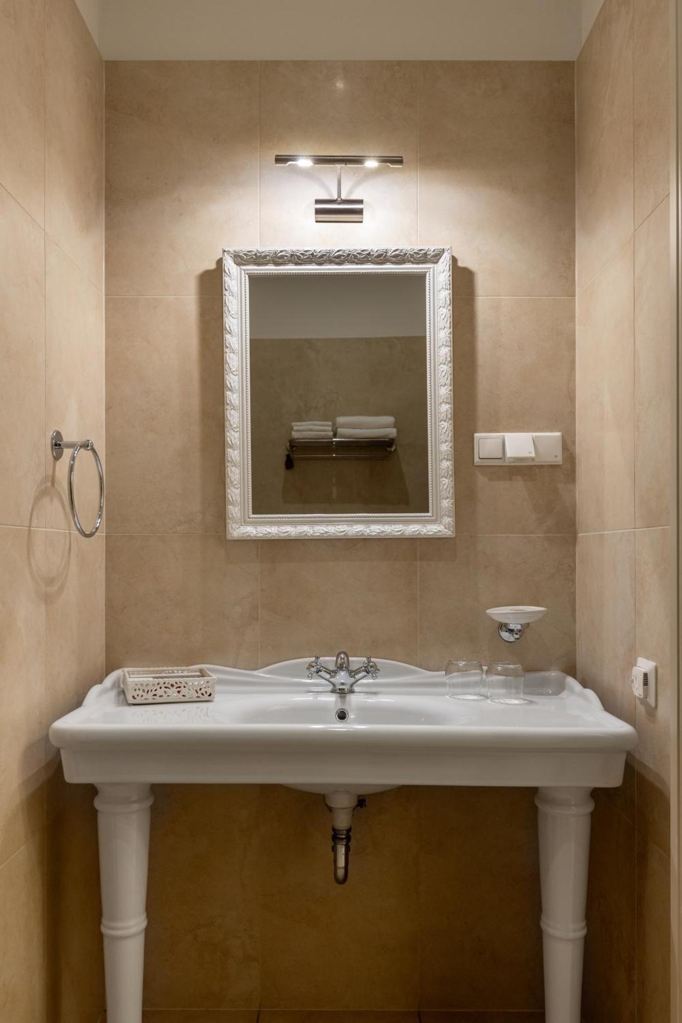Hotel Malpils Manor Extérieur photo